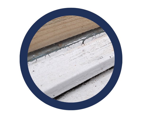 2. Joints de mastic endommagés autour du vitrage